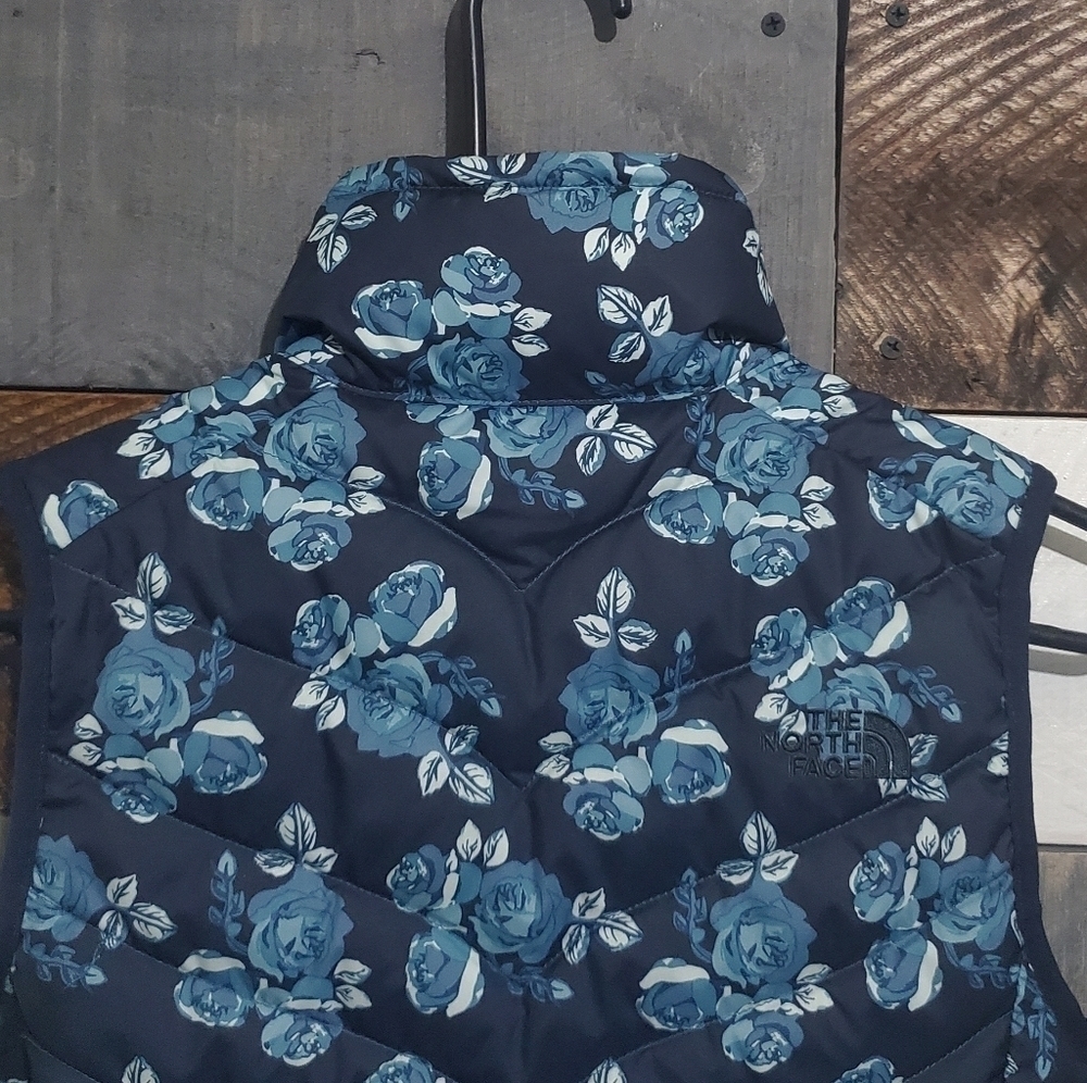 The North Face Flare Down Navy Blue Floral Flower Coupe Slim Fit Goose Vest XS - Picture 10 of 16